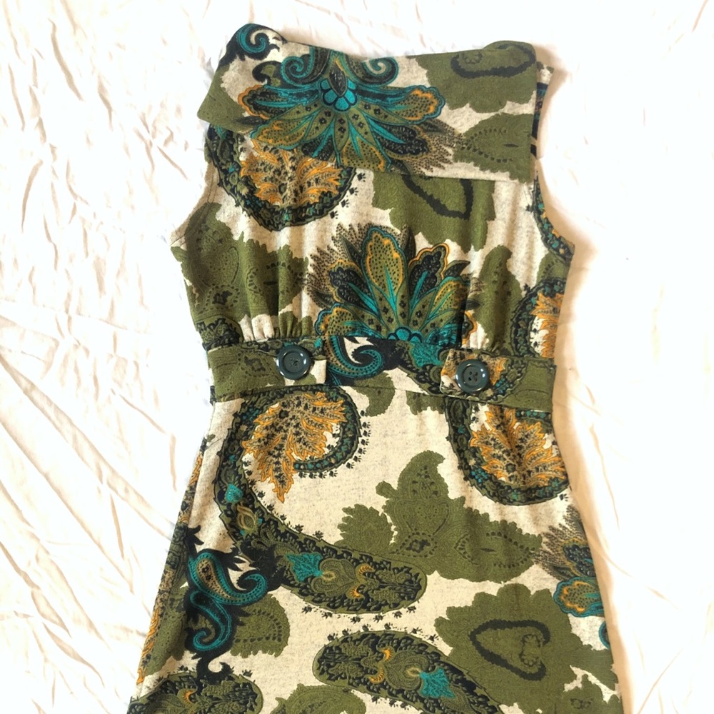 Cute stretchy Paisley minidress w/collar & buttons